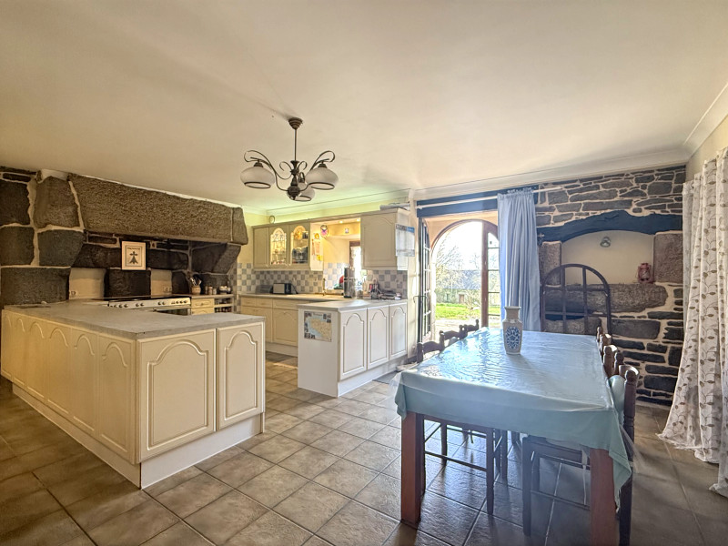 French property for sale in Duault, Côtes-d'Armor - €446,000 - photo 5