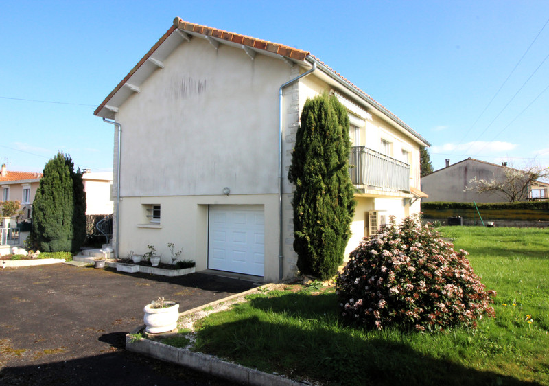 French property for sale in Ruffec, Charente - €152,600 - photo 9