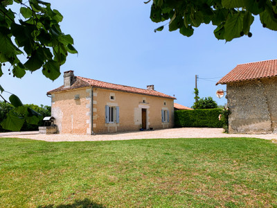 Maison à vendre à Courlac, Charente, Poitou-Charentes, avec Leggett Immobilier
