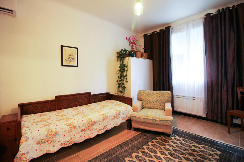 House for sale in VilleneuvelèsMontréal Aude Beautifully