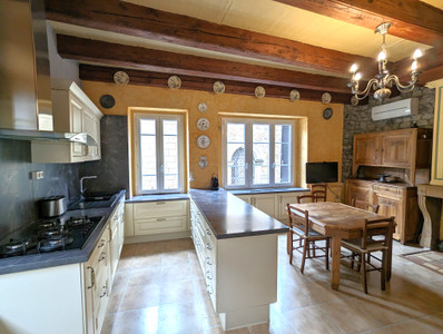 French property for sale in Chavanay, Loire - €288,000 - photo 2