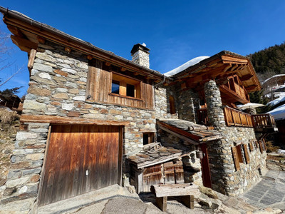 Luxurious, Exceptional SKI Chalet in Highly Sought After Area of Ste Foy Resort. Ski in Ski Out