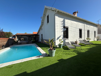 French property for sale in Ruelle-sur-Touvre, Charente - €449,900 - photo 2