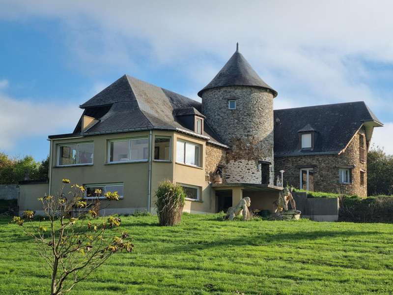 Maison à vendre à Ruillé-Froid-Fonds, Mayenne - 763.200 € - photo 1