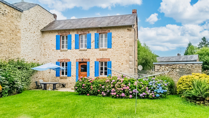 Maison à vendre à Châtelus-le-Marcheix, Creuse - 109.000 € - photo 1