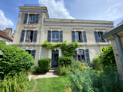 Belleme Charming townhouse dating from 1850, many original features .