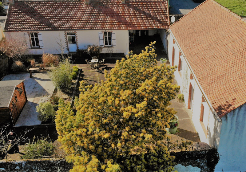 Maison à vendre à Saint-Urbain, Vendée - 420 000 € - photo 1 Maison à vendre à Saint-Urbain, Vendée - 420 000 € - photo 1
