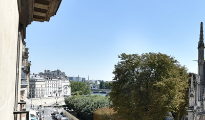 Ile de la Cité, unique au monde, appartement de rêve avec vue Seine et en face de la rosace N de Notre Dame

