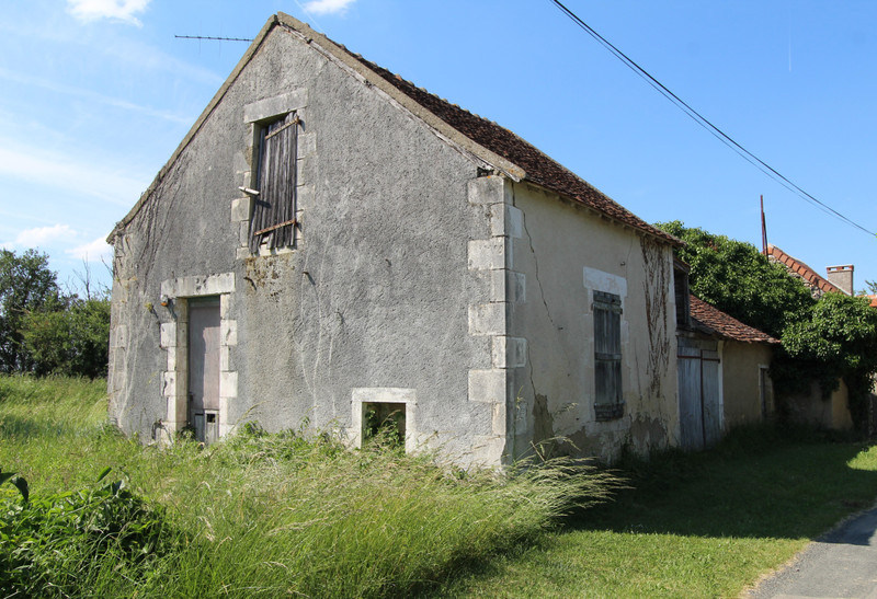 French property for sale in Béthines, Vienne - &#8364;20,000 - photo 3
