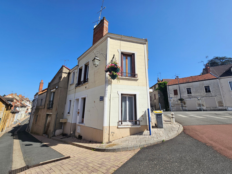 French property for sale in Néris-les-Bains, Allier - €94,444 - photo 1