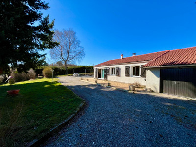 Maison à vendre à Saint-Hilaire-Cusson-la-Valmitte, Loire, Rhône-Alpes, avec Leggett Immobilier