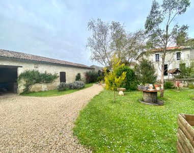 Maison à vendre à Saint-Palais-de-Phiolin, Charente-Maritime, Poitou-Charentes, avec Leggett Immobilier