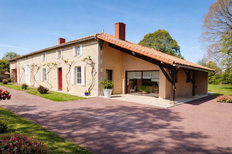 French property for sale in Montalembert, Deux-Sèvres - €386,900 - photo 1