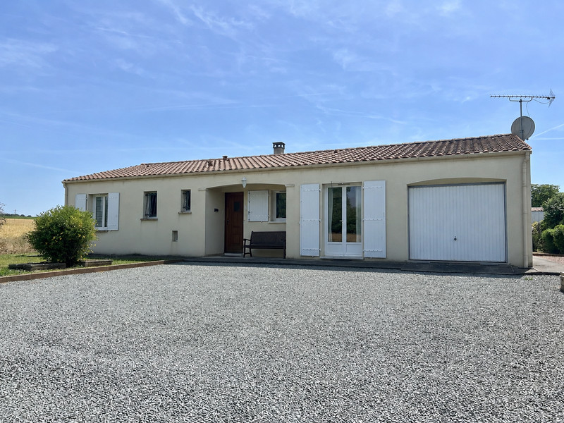 Propriété à vendre à Antezant-la-Chapelle, Charente-Maritime - 210 600 €