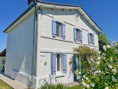 Maison à vendre à La Roche-Chalais, Dordogne, Aquitaine, avec Leggett Immobilier