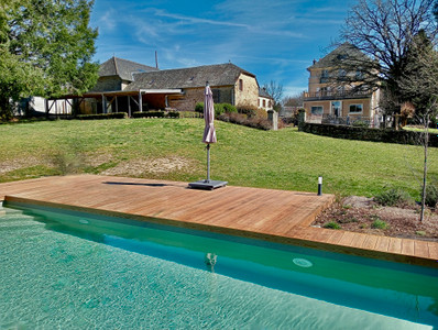 Domaine d'exception : maison de maître, deux gîtes, dépendance, piscine, mini-golf sur 8000m².