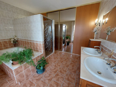 French property for sale in Angoulême, Charente - €512,000 - photo 14