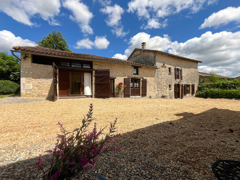 French property for sale in Grassac, Charente - €299,600 - photo 1