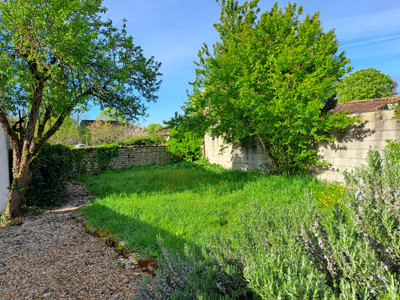 French property for sale in Néré, Charente-Maritime - €100,000 - photo 2