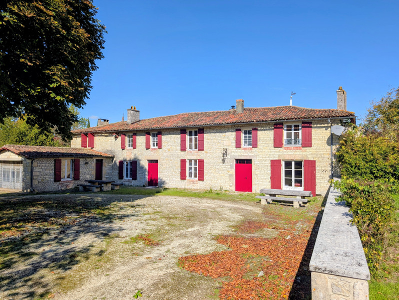 Propriété à vendre à Aubigné, Deux-Sèvres - 319 000 €