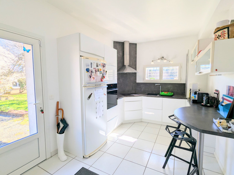 French property for sale in Saint-Yrieix-la-Perche, Haute-Vienne - €378,000 - photo 5