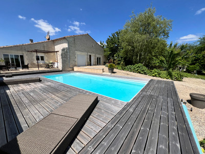 Maison à vendre à Ronsenac, Charente, Poitou-Charentes, avec Leggett Immobilier