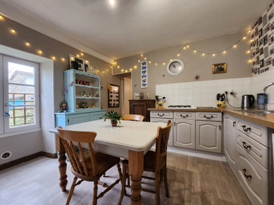 French property for sale in La Tâche, Charente - €297,000 - photo 2