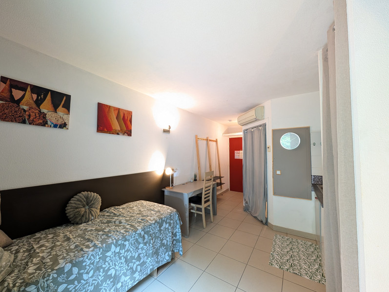 French property for sale in Aix-en-Provence, Bouches-du-Rhône - €97,000 - photo 3