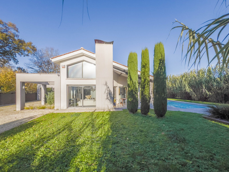 French property for sale in Angoulême, Charente - €729,000 - photo 1