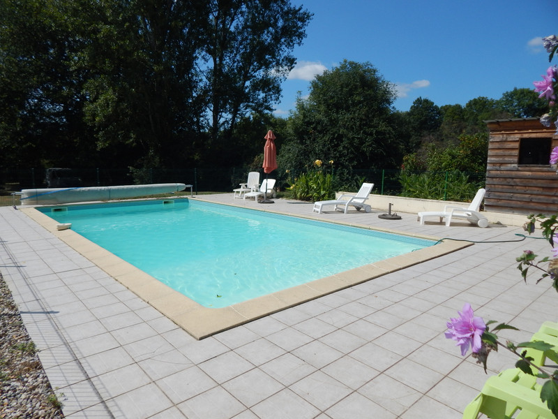 French property for sale in Monbahus, Lot-et-Garonne - €485,000 - photo 2