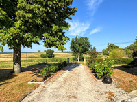 Propriété à vendre à Saint-Quentin-de-Chalais, Charente - 215 000 € - photo n°2