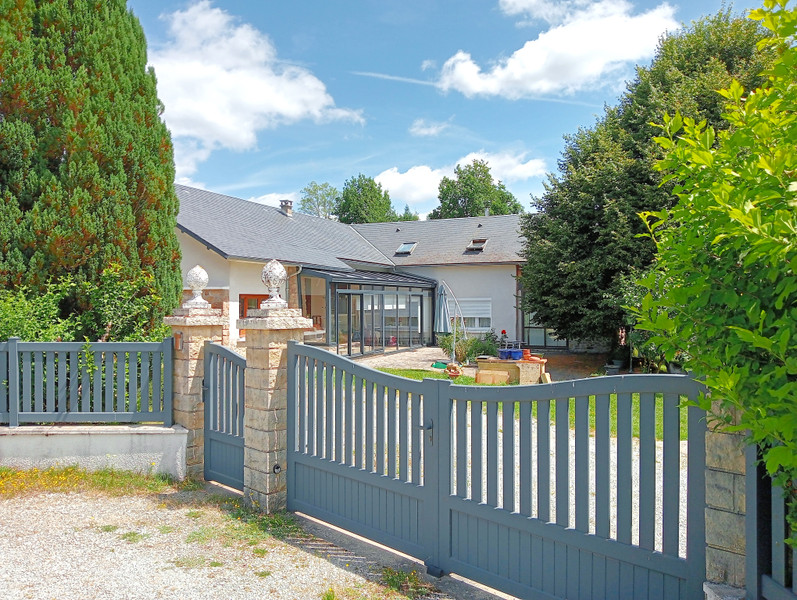 Maison à vendre à Neuvic, Corrèze - 424.000 € - photo 1