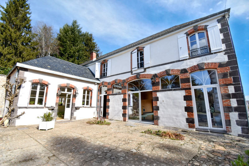 French property for sale in Ussel, Corrèze - €819,000