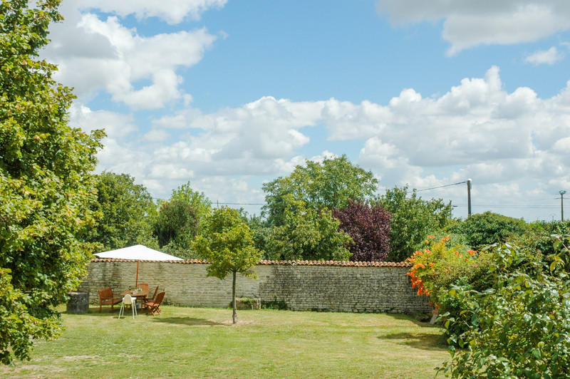 French property for sale in Aumagne, Charente-Maritime - €300,000 - photo 9