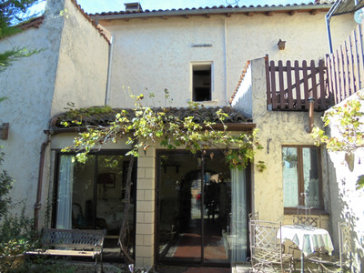 Maison à vendre à Chalais, Charente, Poitou-Charentes, avec Leggett Immobilier