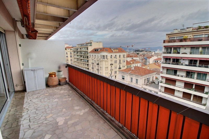 French property for sale in Antibes, Alpes-Maritimes - €690,000 - photo 2