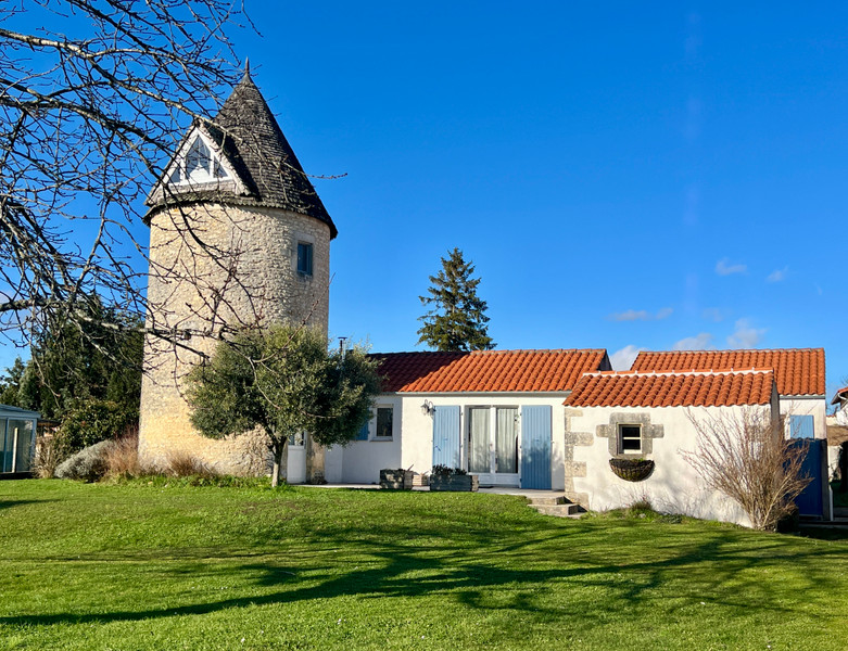 Propriété à vendre à Pont-l'Abbé-d'Arnoult, Charente-Maritime - 299 600 €
