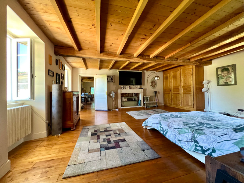 French property for sale in Pons, Charente-Maritime - €839,000 - photo 4