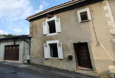 Maison à vendre à Chabanais, Charente, Poitou-Charentes, avec Leggett Immobilier