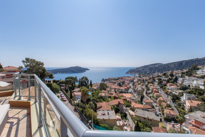 Villefranche sur Mer - Dernier étage dans résidence luxueuse avec vue sur la baie et Cap Ferat
