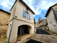 Maison à vendre à Nanteuil-en-Vallée, Charente - 66 600 € - photo 1