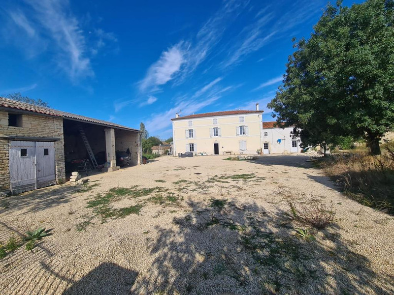 French property for sale in Les Fosses, Deux-Sèvres - &#8364;421,880 - photo 3