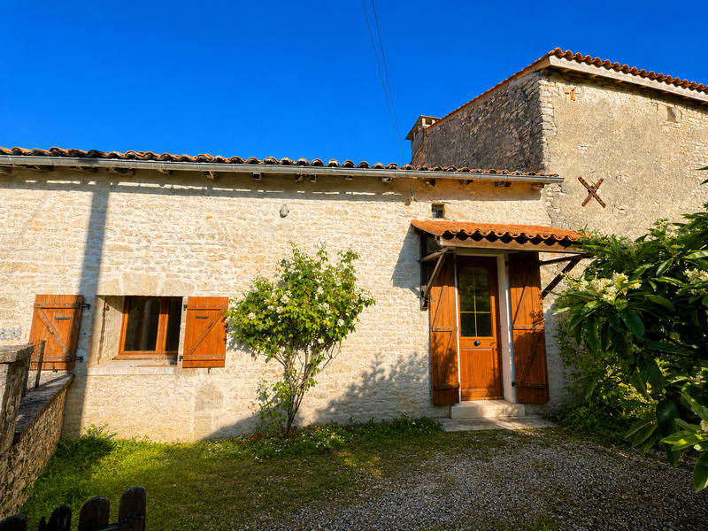 French property for sale in Saint-Amant-de-Boixe, Charente - €178,200 - photo 0