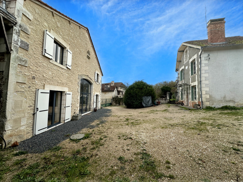 French property for sale in Lisle, Dordogne - €299,999 - photo 2