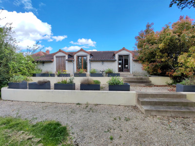 French property for sale in Sérigny, Vienne - €450,000 - photo 9