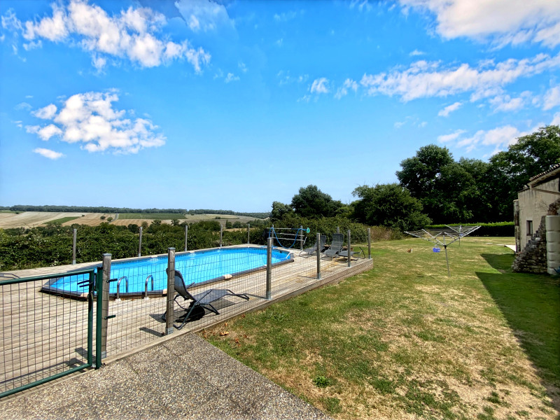 French property for sale in Pommiers-Moulons, Charente-Maritime - €397,500 - photo 0