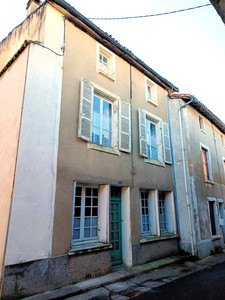 Maison à vendre à La Mothe-Saint-Héray, Deux-Sèvres, Poitou-Charentes, avec Leggett Immobilier