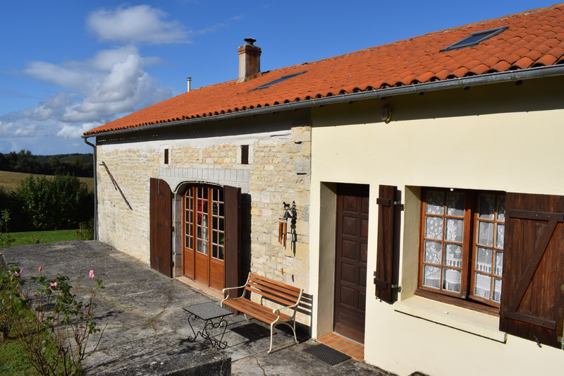 French property for sale in Nanteuil-en-Vallée, Charente - &#8364;130,800 - photo 2