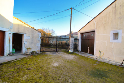 French property for sale in Lupsault, Charente - €93,500 - photo 6