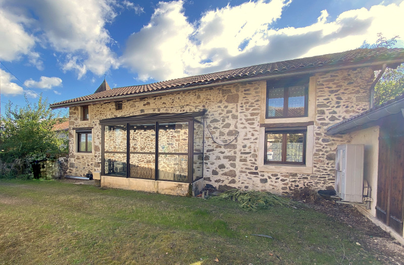 Maison à vendre à Verneuil, Charente - 205.200 € - photo 1